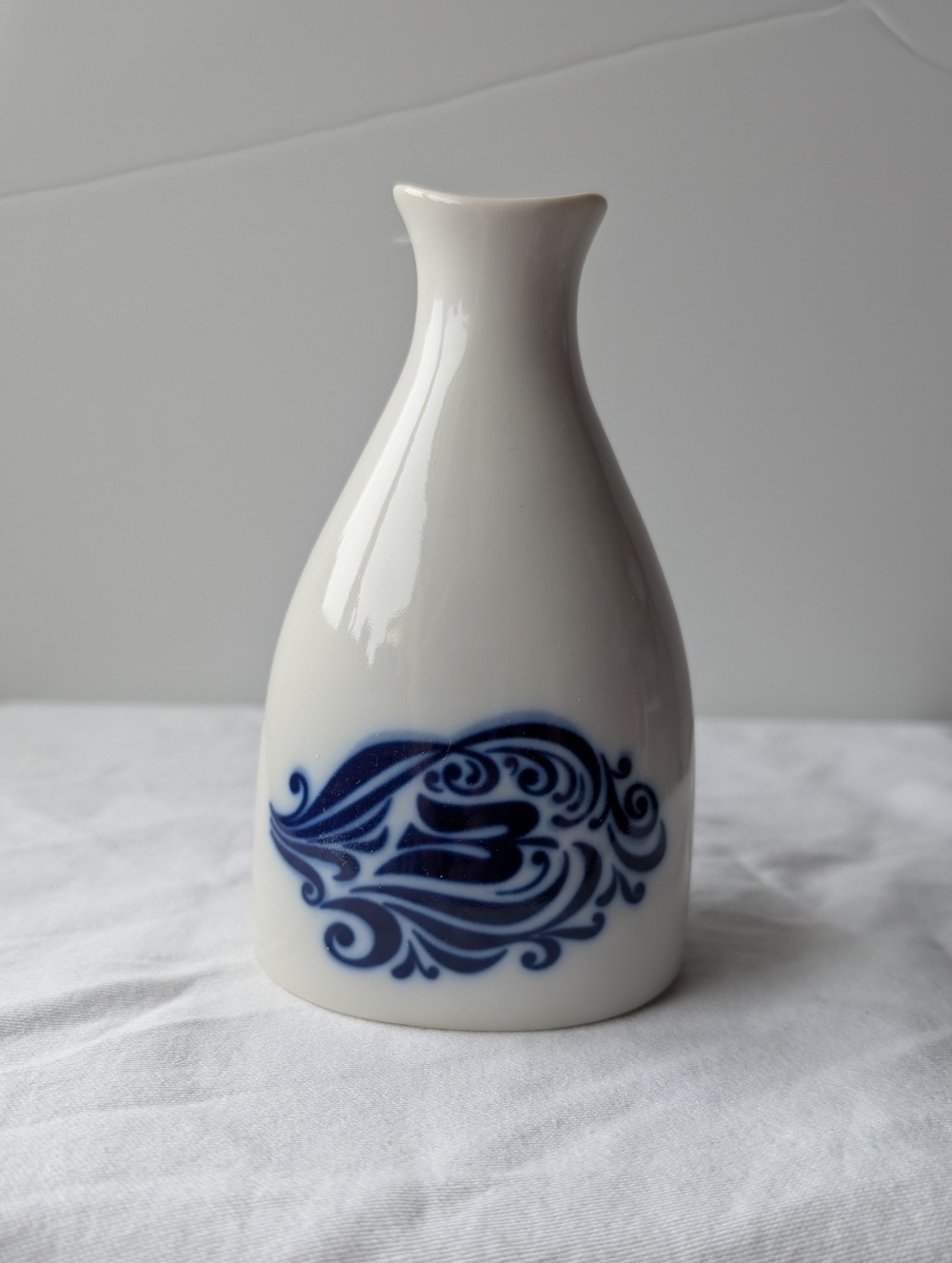 Porsgrund Norway White Ceramic Blue Scroll Detail Nut Shaker Cruet Vase Vintage